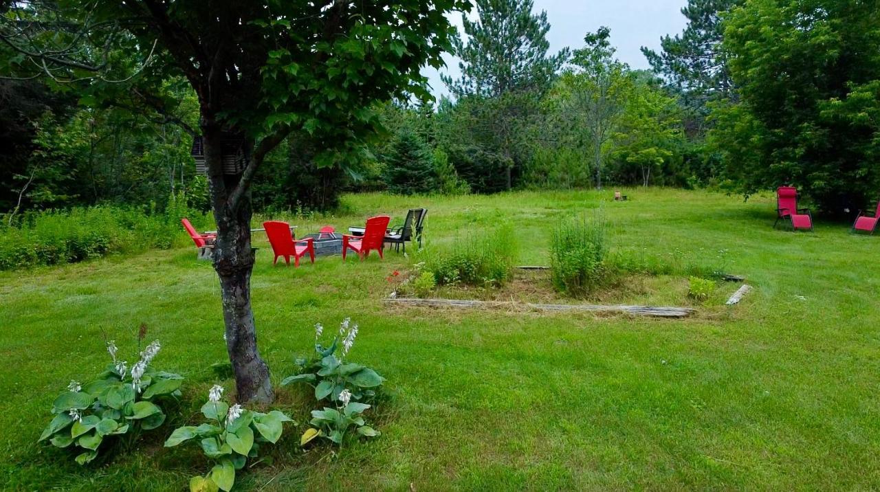 Chalets Nabu La Sacacomie - Riviere - Billard Saint-Alexis-des-Monts Exterior photo